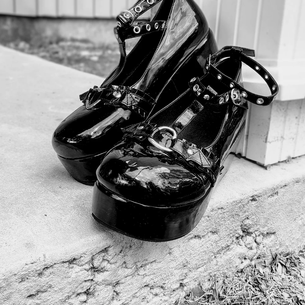 Women’s Black Patent Platform Gothic Mary Jane Heels - Picture 3 of 15